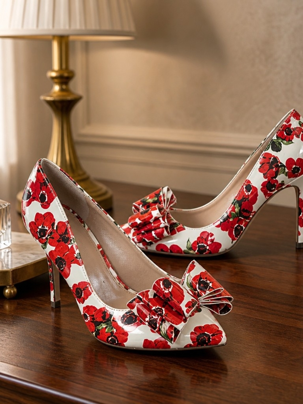 Betsey Johnson Floral Bow Stiletto Pumps Slip-On Closed Toe Red/White/Green 8.5